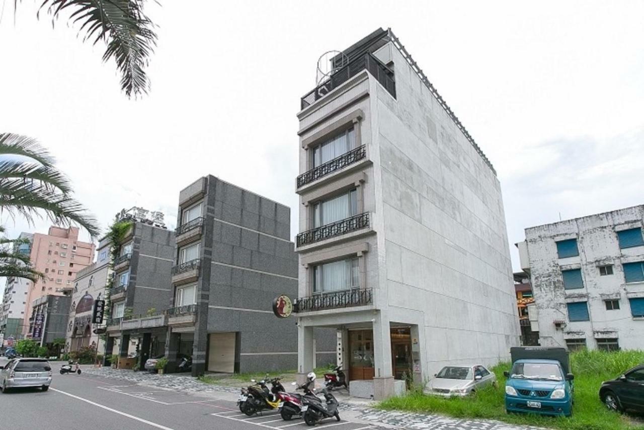 小松鼠站前電梯民宿可加購早餐及車位-預定3天打八折-房型限定詳情請來電洽詢活動方案 Hualien Exterior foto